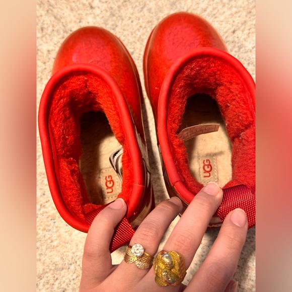 UGG Classic Clear Mini Boots Hibiscus Red Kids Size US 12 - Picture 7 of 11